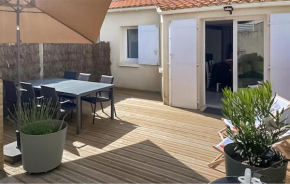 Cozy Home In Les Sables Dolonne With Wifi